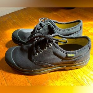 Palladium Pampa 8.5 men’s 10 women’s